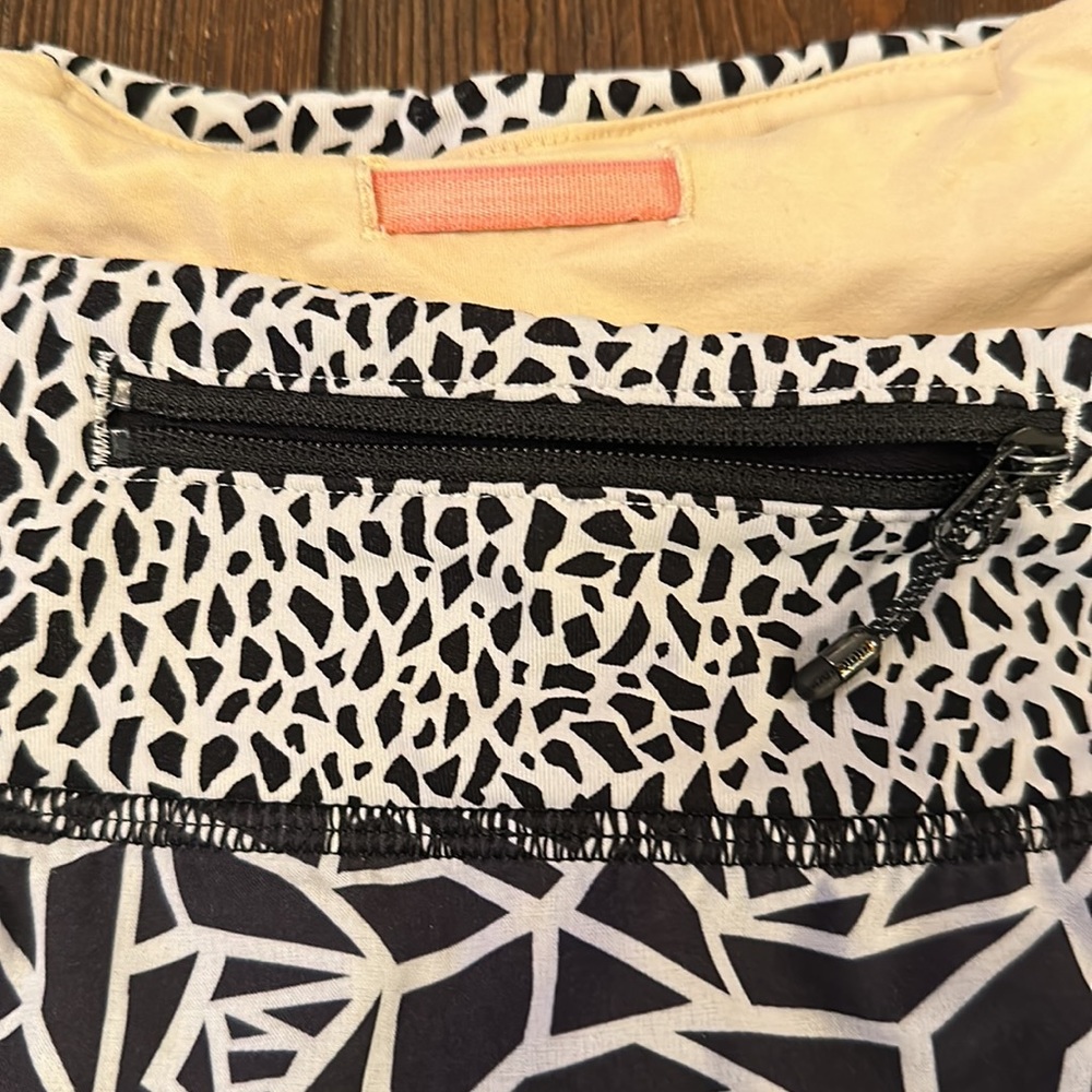Lululemon Geometric Rose Speed Shorts - Picture 4 of 8